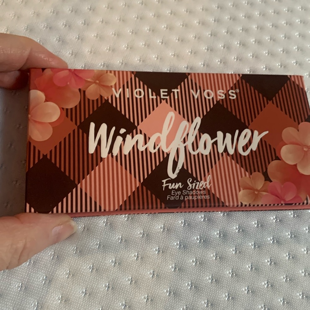 Violet Voss eyeshadow palette. Rose gold brown. Sparkle and matte. New. Unused.
